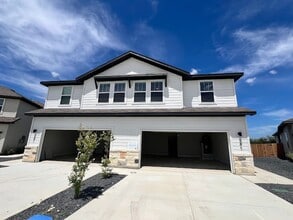 Building Photo - Want luxury living in Medina County...Look no further...Amanda Park is it!
