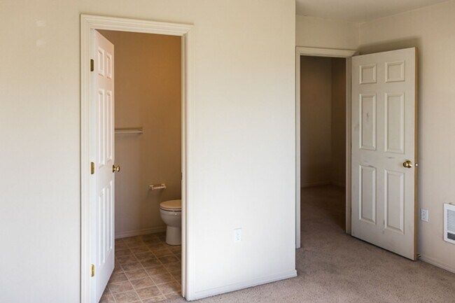 Building Photo - Garfield Duplex 5