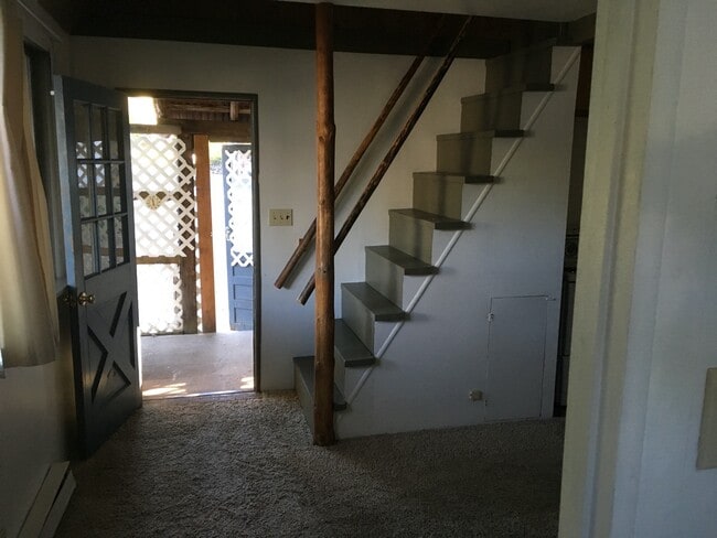 Building Photo - 875 Main St