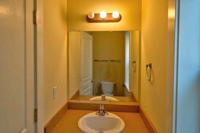 Building Photo - 997