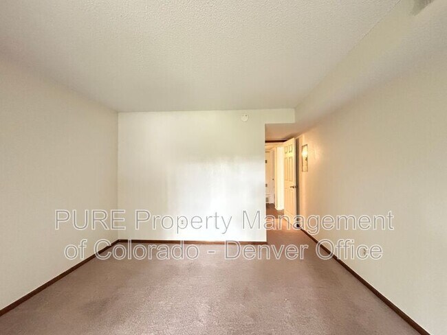 Building Photo - 965 S Miller St