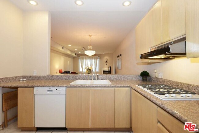Building Photo - 117 N Gale Dr