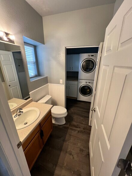 Main level bath and laundry - 9106 Gale Blvd
