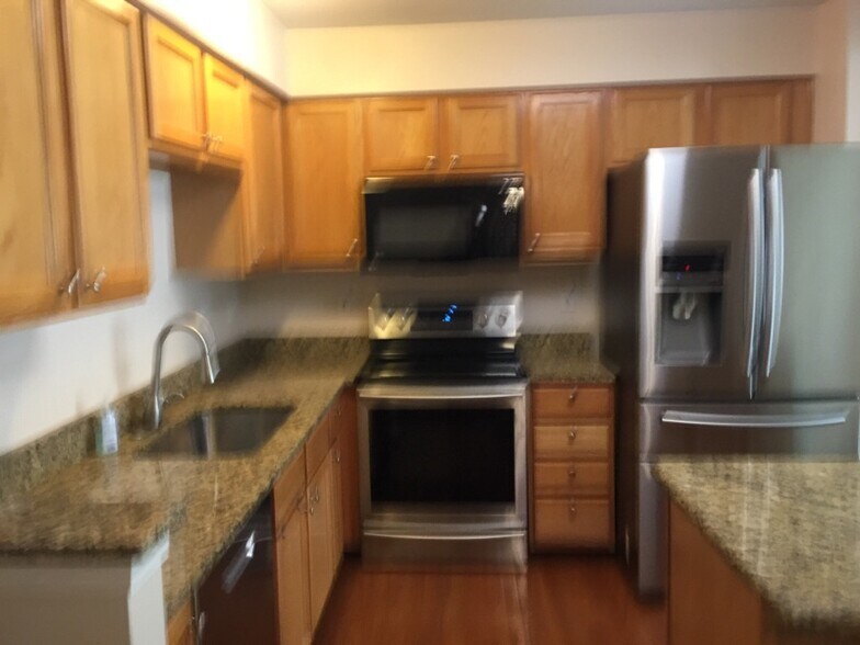 Building Photo - 8701 Rochelle Dr