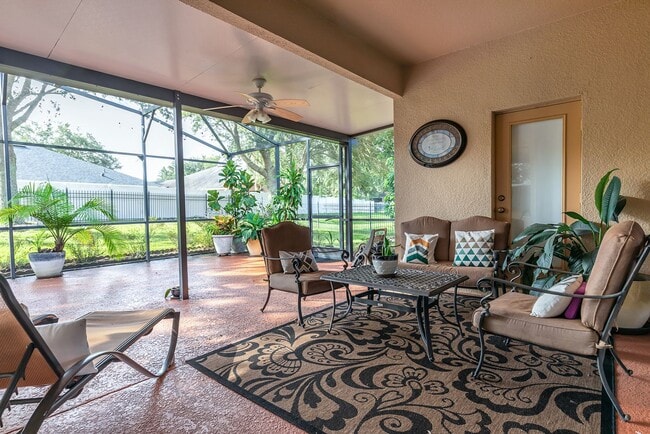 Building Photo - One story beauty in Errol Estates and Loca...