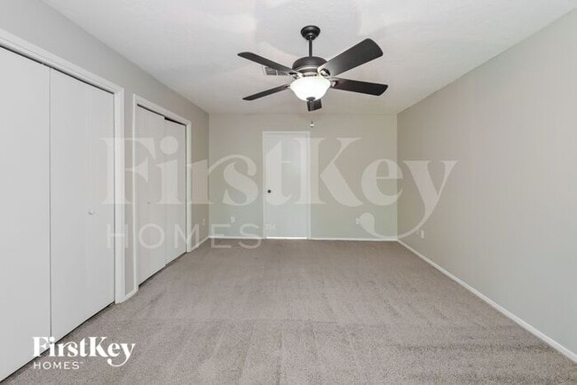 Building Photo - 3223 Lake Stream Dr