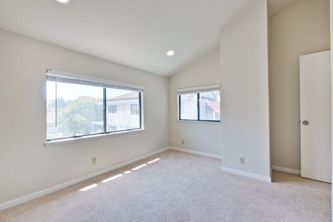 Building Photo - Avaiable Now! Condo Near Cupertino High | ...