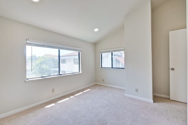 Building Photo - Condo Near Cupertino High | Updated Kitche...