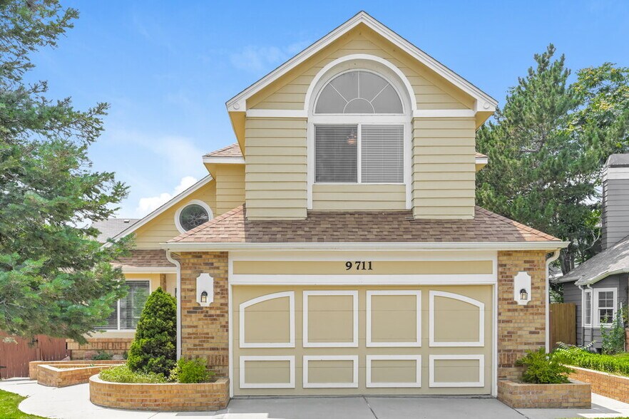 Primary Photo - 9711 Iris St