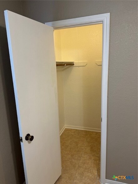 Building Photo - 1713 Mona Dr