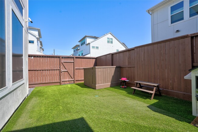 Building Photo - 3603 Kensington Gdns Ln