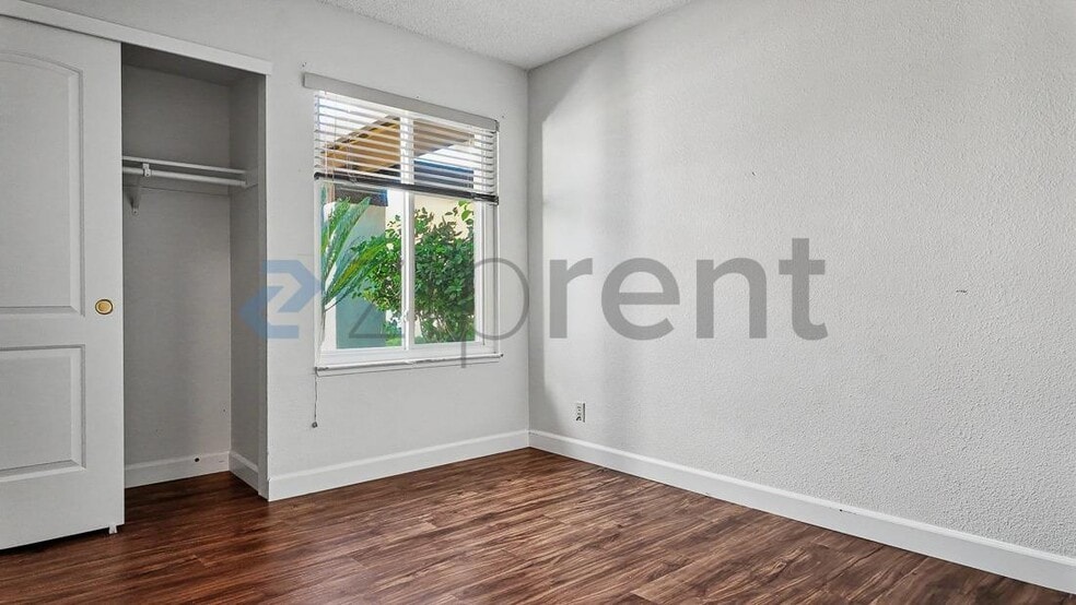 Building Photo - Unit 9517