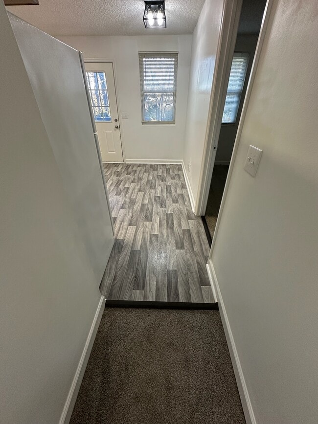 Building Photo - 1143 N Graycroft Ave