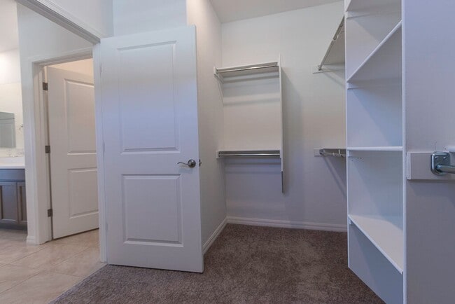 Building Photo - SINGLE STORY HOME IN GATED DEL WEBB AT LAK...