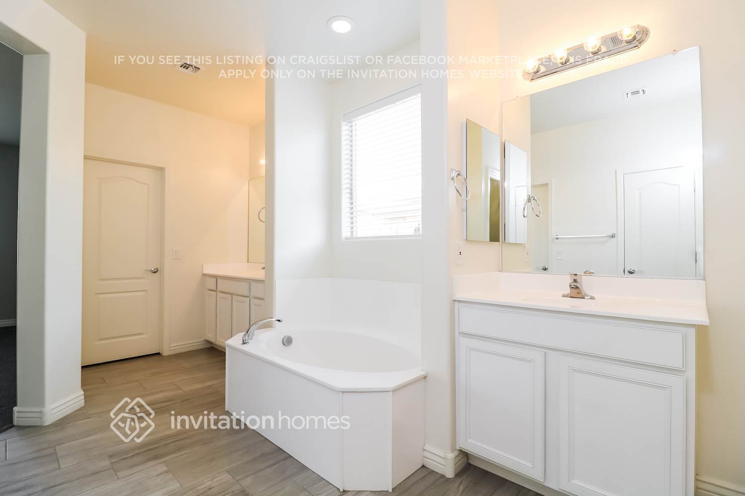 Building Photo - 4044 S 183rd Dr