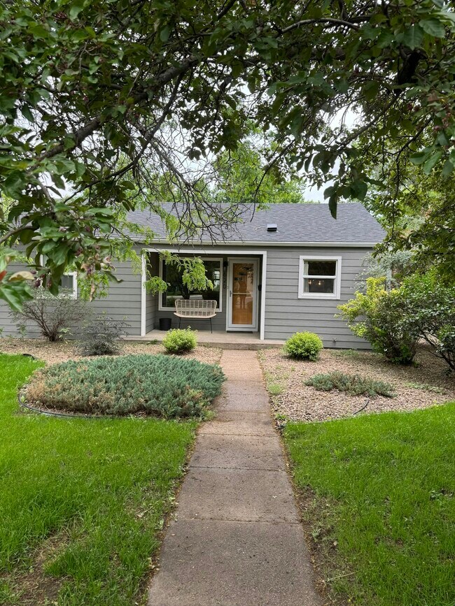 Primary Photo - 620 Cowan St