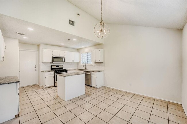 Building Photo - 11922 Meadowfire Dr