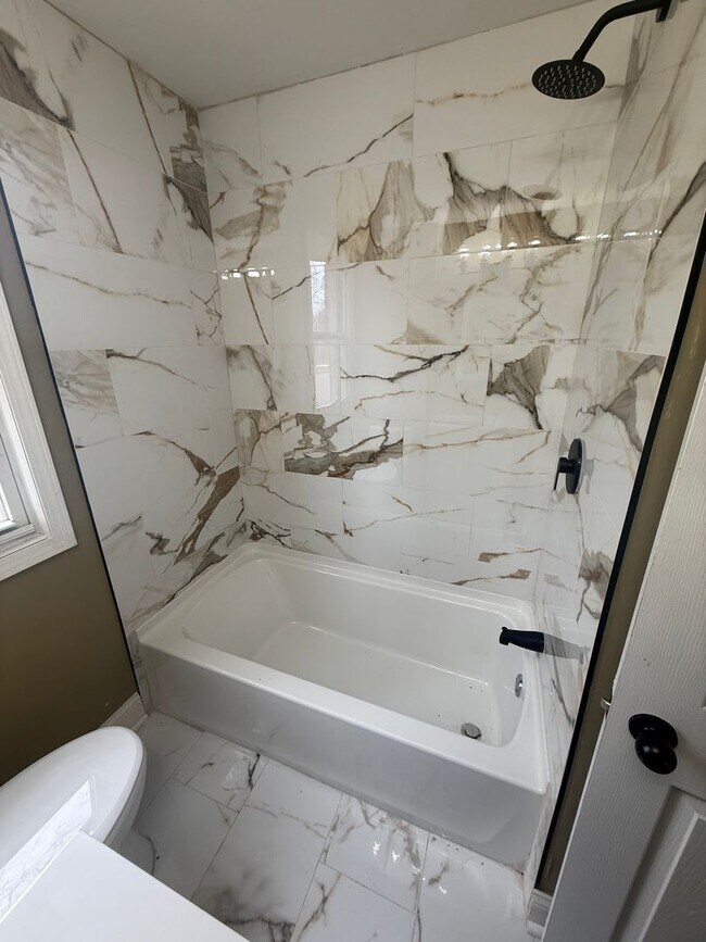 Building Photo - 15512 Mendota St