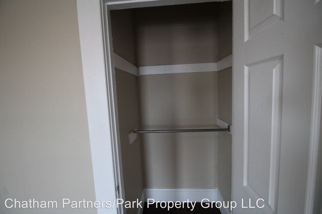 Building Photo - 321-323 Reeb Ave