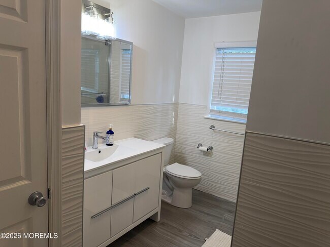 Building Photo - 534 Apple Dr
