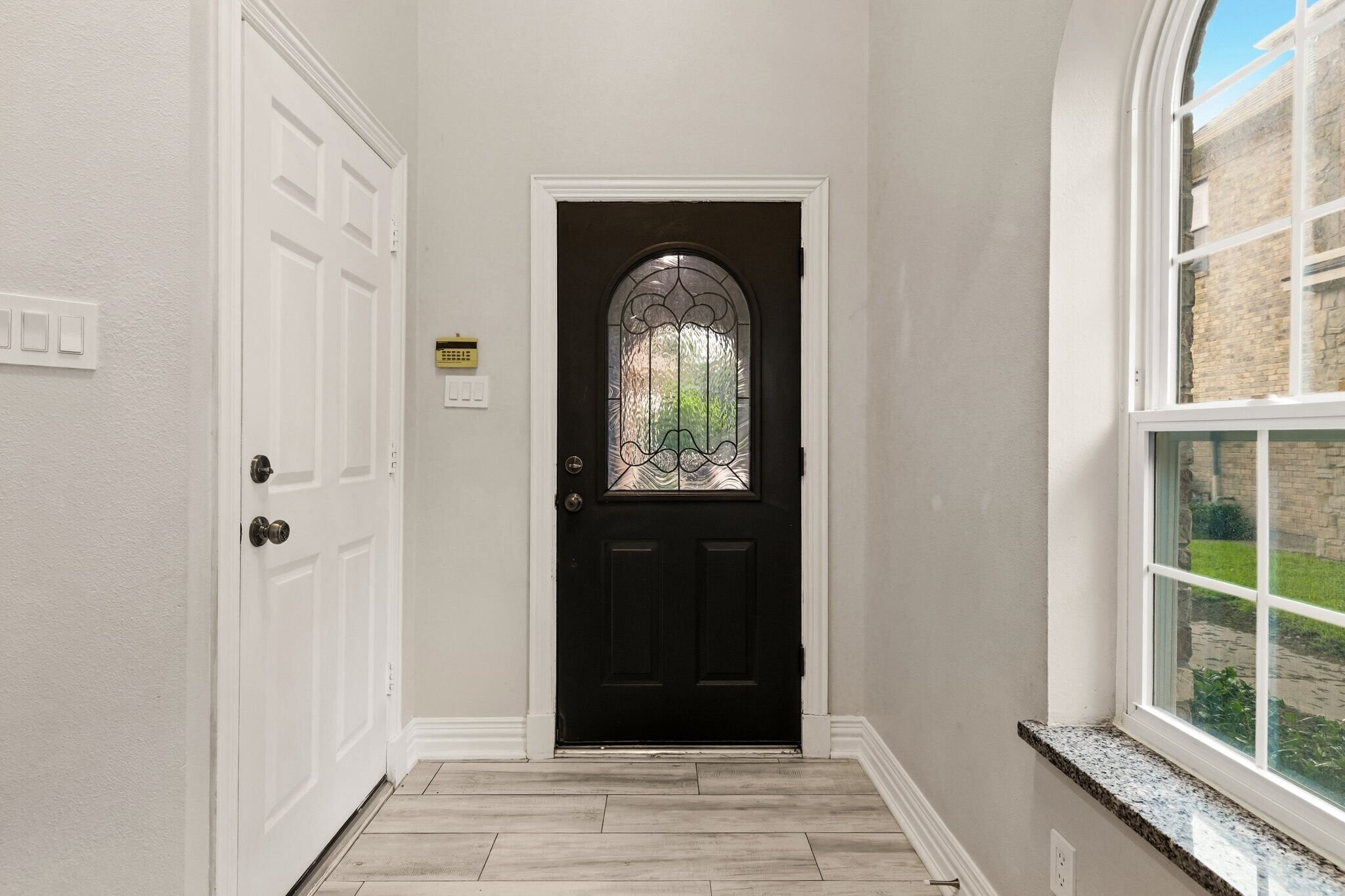 Building Photo - 10 Stonebriar Ct