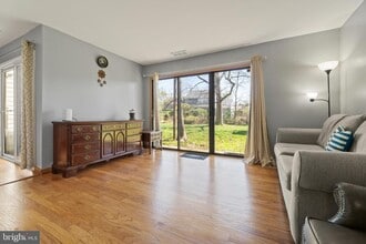 Building Photo - 15 B E Daisy Ln