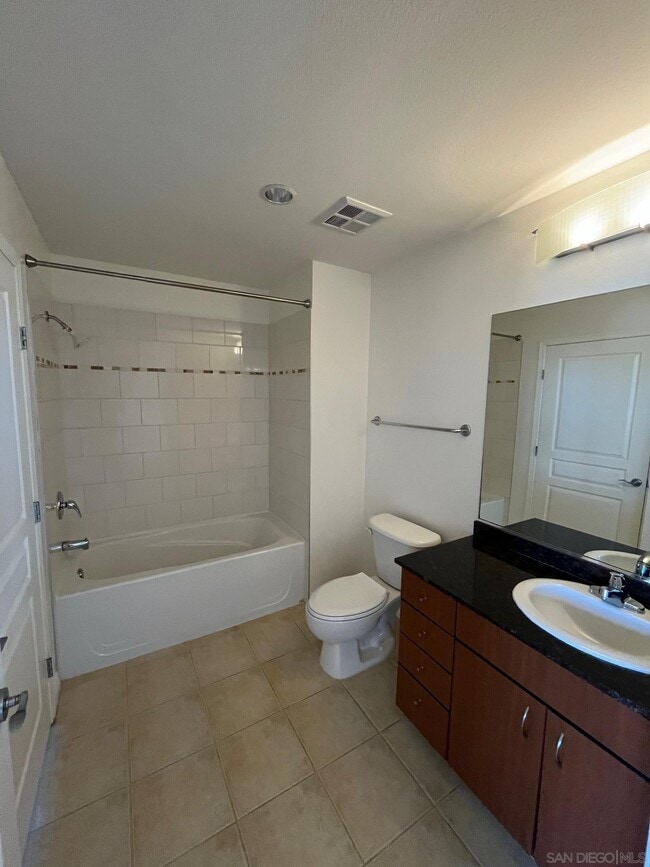 Building Photo - 300 W Beech St