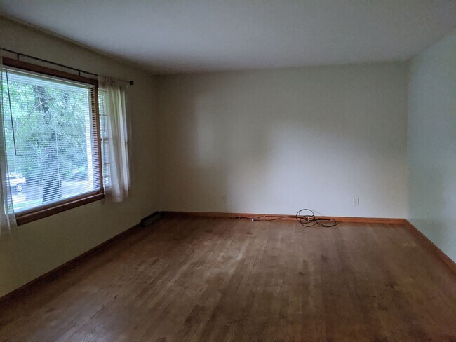 Building Photo - 208 S Hillsdale Dr
