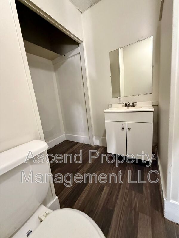 Building Photo - 2810 E 46th St