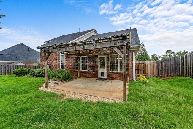 Building Photo - 4890 Somerset Dr