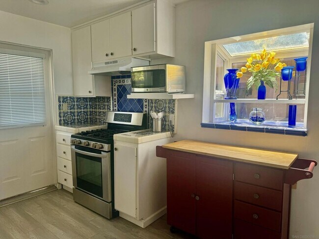 Building Photo - 8151 Camino Del Oro