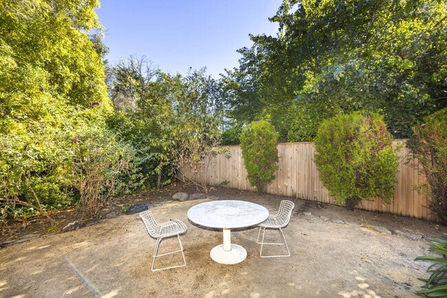 Building Photo - 1 Bed, 1 Bath Standalone ADU w/ Laundry & ...