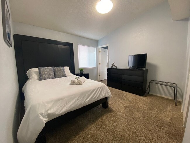 Building Photo - Eastside home for rent in The Tierras