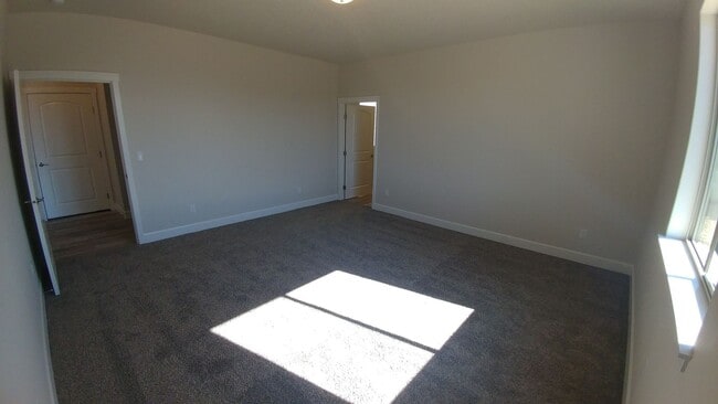 Building Photo - Modern 3 Bed, 2 Bath Pro-Made Rambler in R...
