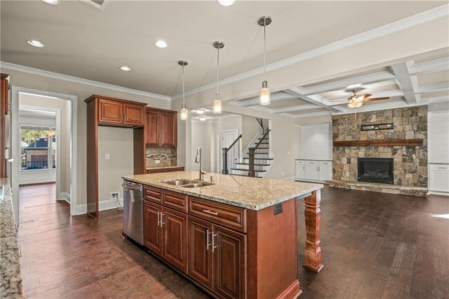 Building Photo - 710 Deer Holw Trce