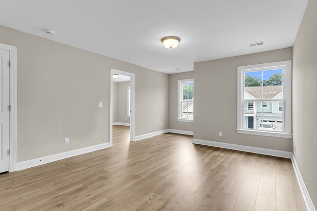Building Photo - 687 Black Pine Rd