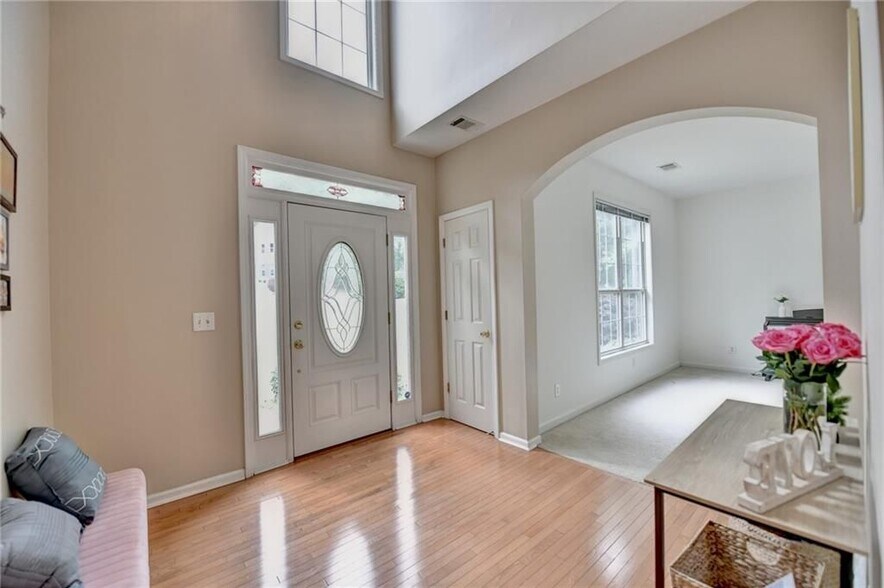 Building Photo - 2172 Woodbriar Dr