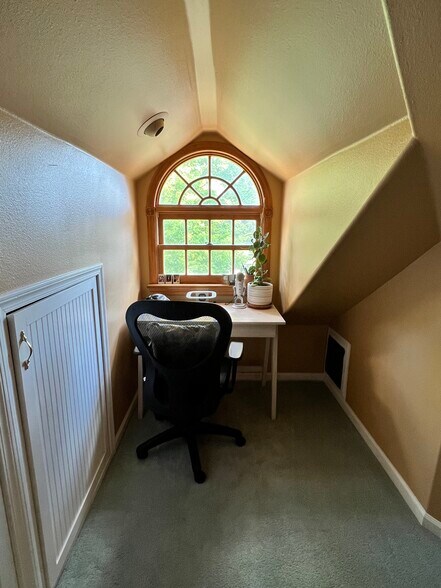 Building Photo - 616 W Mulberry St