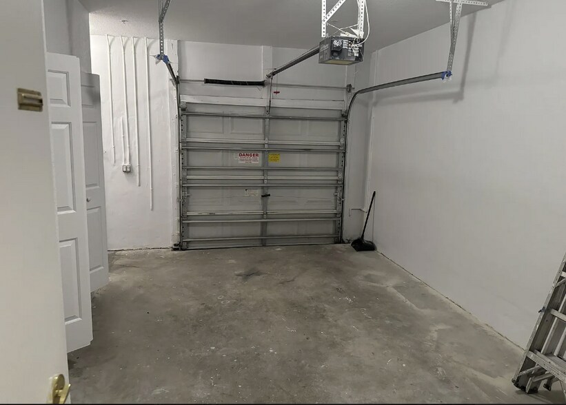 Building Photo - 3516 Shoma Dr