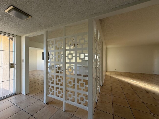 Building Photo - Spacious 3 Bedroom 2 Bathroom House For Rent