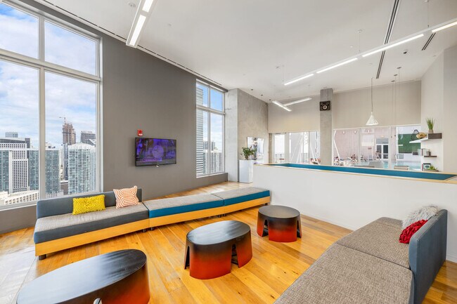 Building Photo - 165 SE 1st St