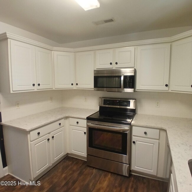 Building Photo - 4999 Glen Cove Dr SE
