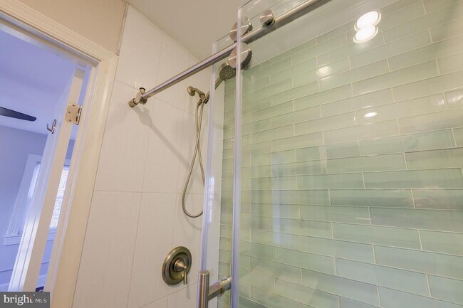 Building Photo - 1900 Q St SE