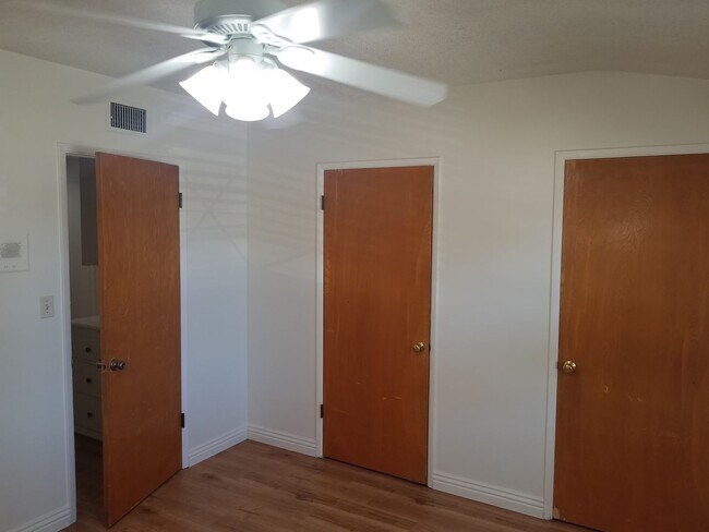 Building Photo - 4 Bedroom Mid-Century Classic Fullerton Ho...