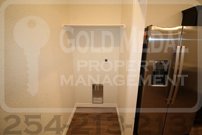 Building Photo - 5103-5105 Red Rose Crossing