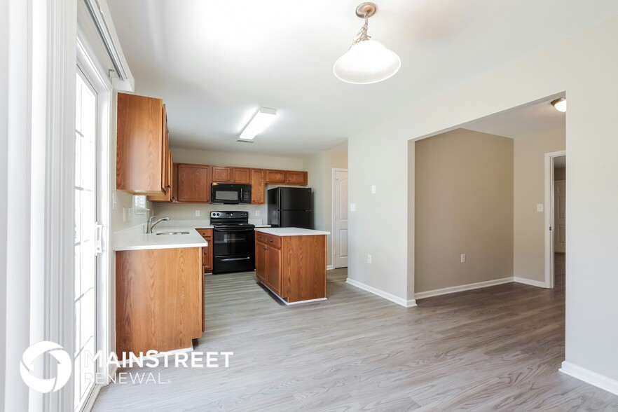 Building Photo - 6216 Summerour Place