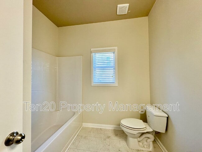 Building Photo - 789 Honey Do Ct