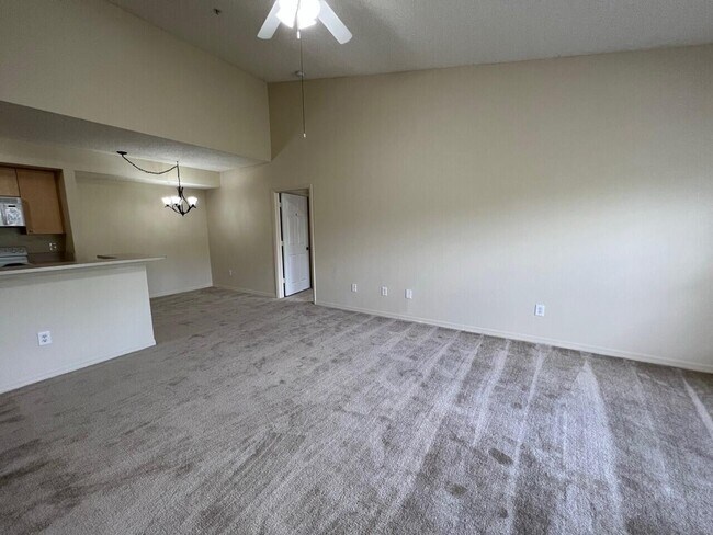 Building Photo - 5016 Lantana Rd