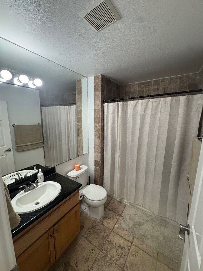 Building Photo - Newly renovated 2 bedroom, 2 bathroom condo