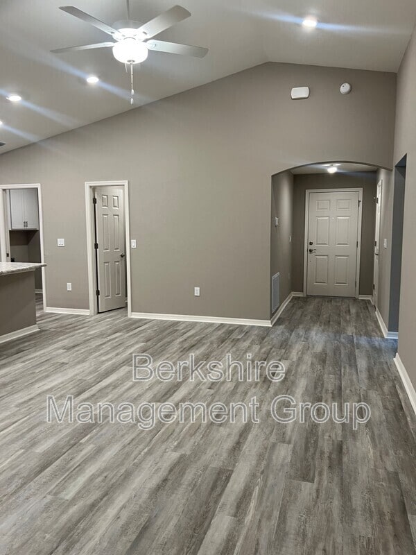 Building Photo - 1136 Brook Meadow Dr